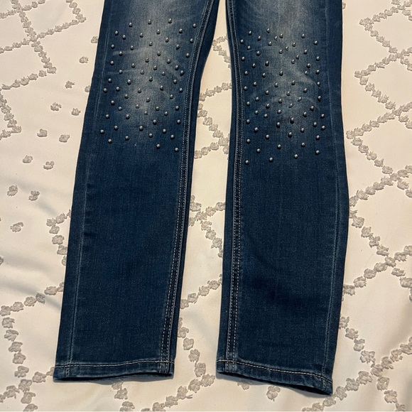 3D silver embellishments on unique jeans - Picture 6 of 9